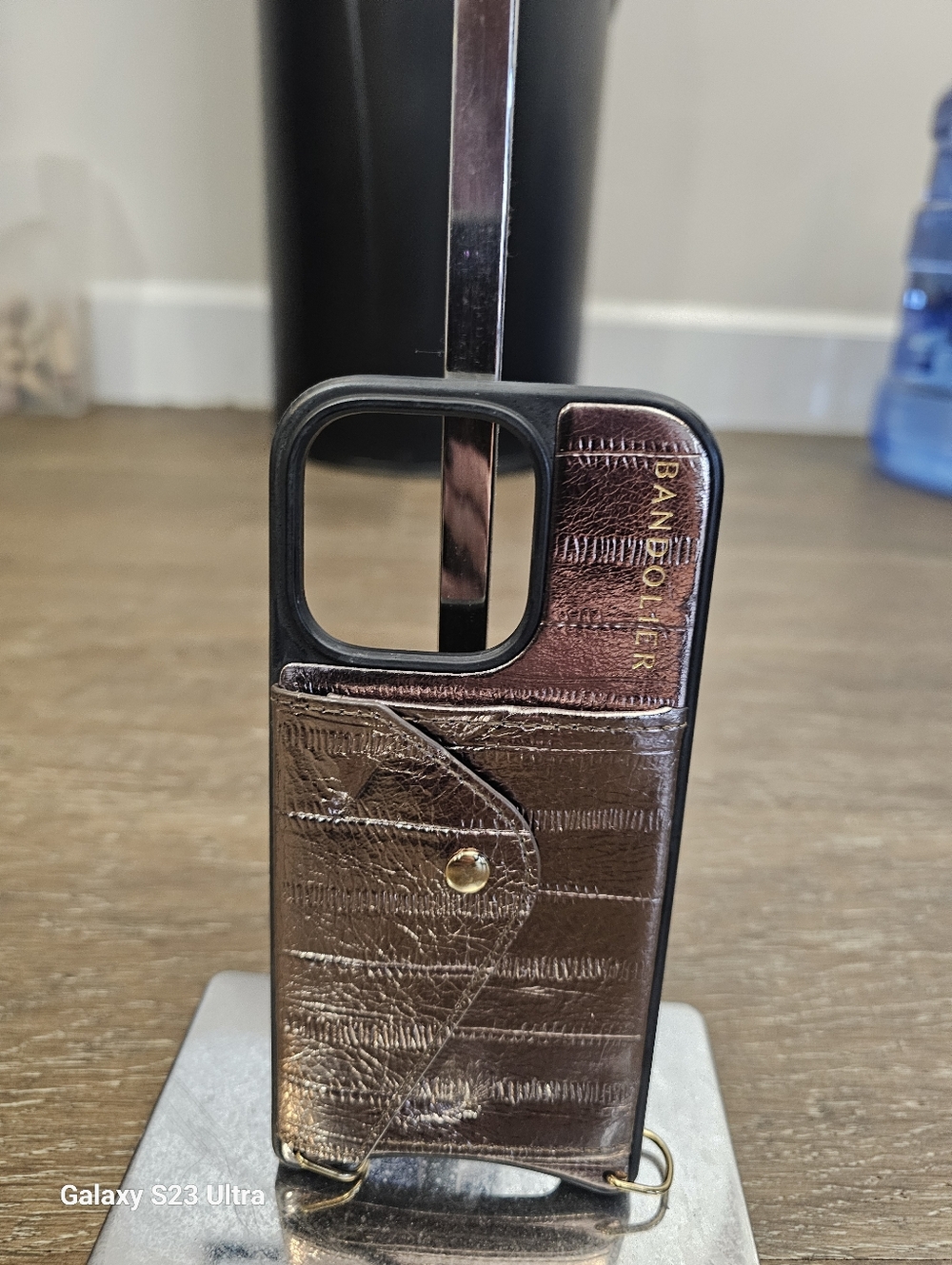 Bandolier Metallic Iphone 16pro Missing Strap